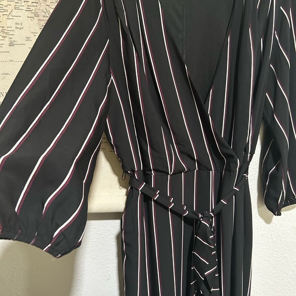 Elegant Black Jumpsuit with Belt - Picture 2 of 11